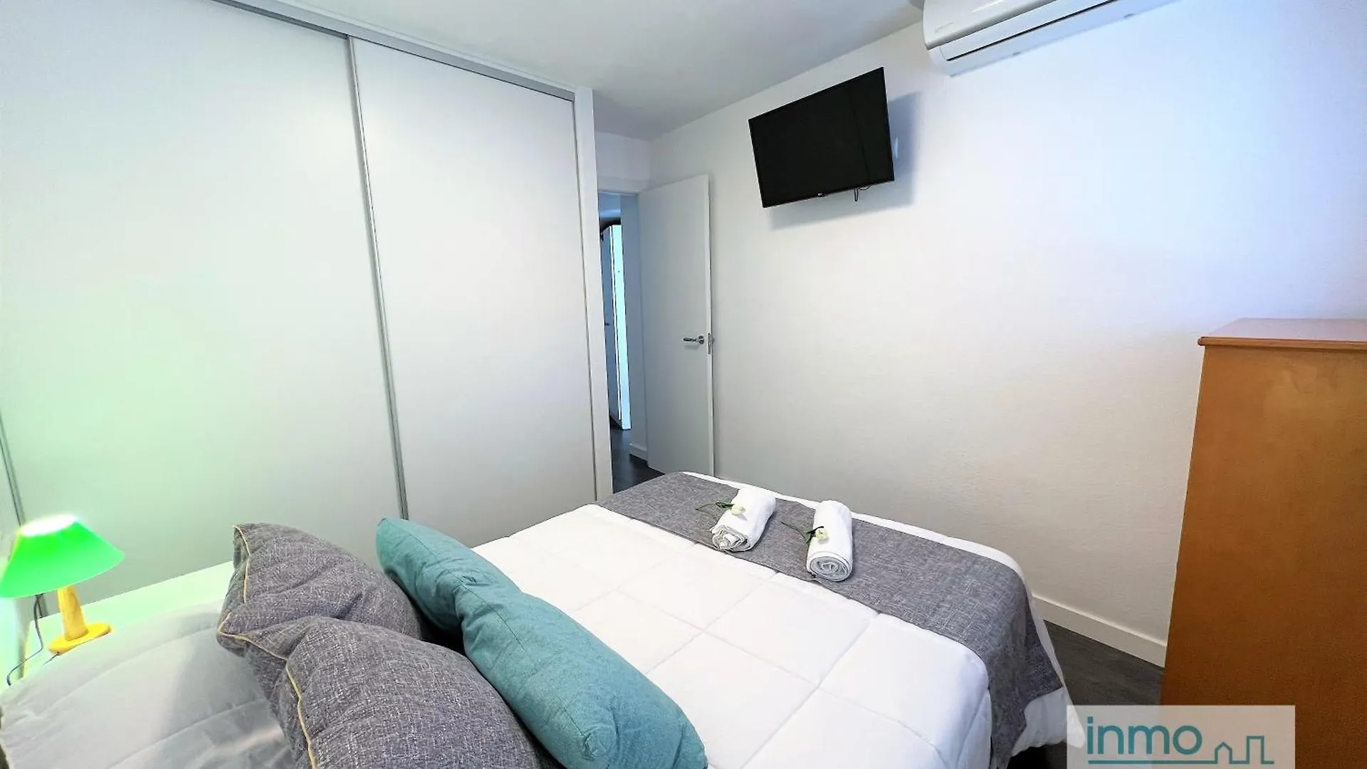 Apartment Arquus Beach Salou , Climatizado Y Con Piscina Spain